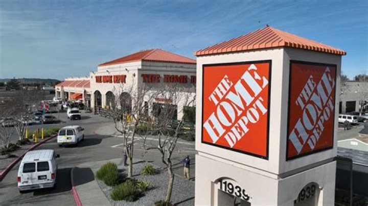 Home Depot's Bernie Marcus Still Kicks Up Dust, Fights for American Dream