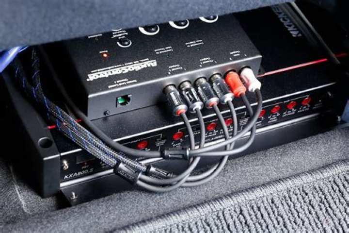 How do I know if my car has a factory amp?