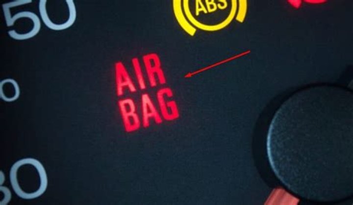 How do you reset the airbag light on a Hyundai?