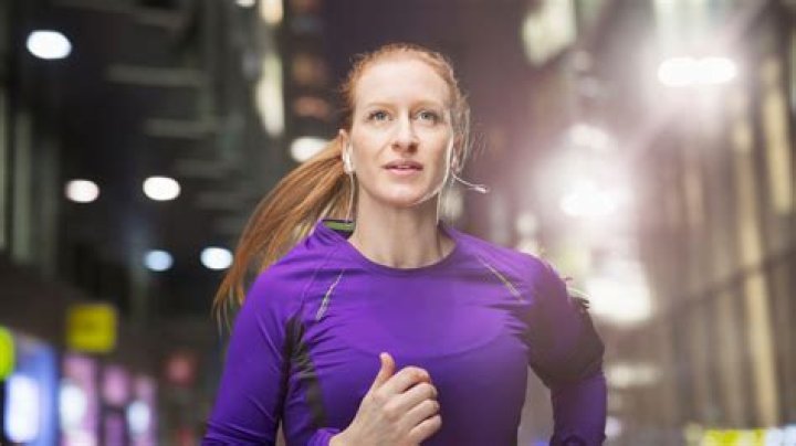 How having big boobs really DOES slow you down and makes running harder – The US Sun