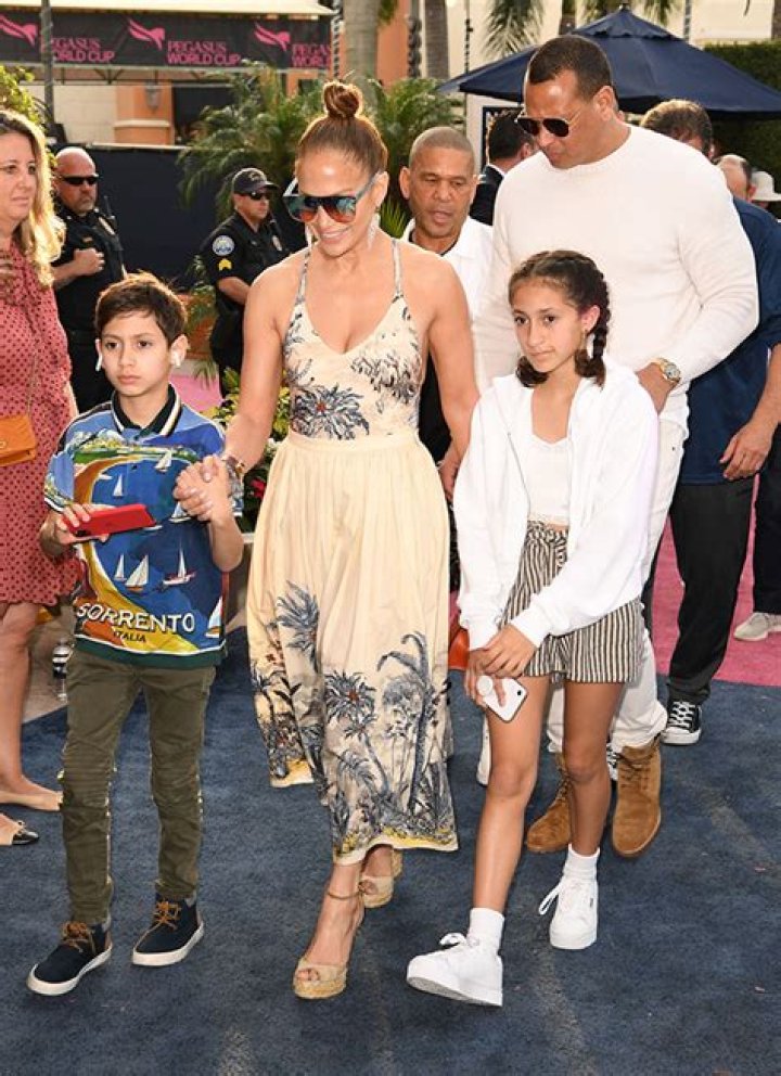 How many kids does Jennifer Lopez have?