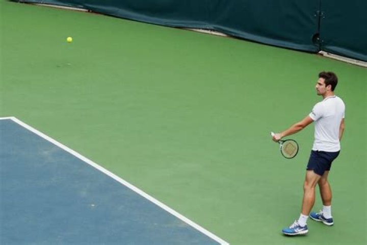 How many sets do you need to win a tennis match?