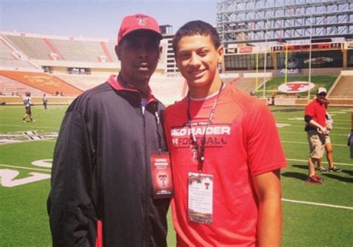 How Tall Is Patrick Ewing Senior