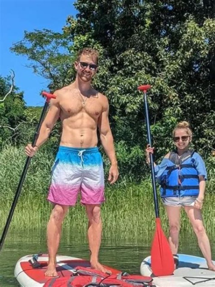 How tall is Shauna Rae?