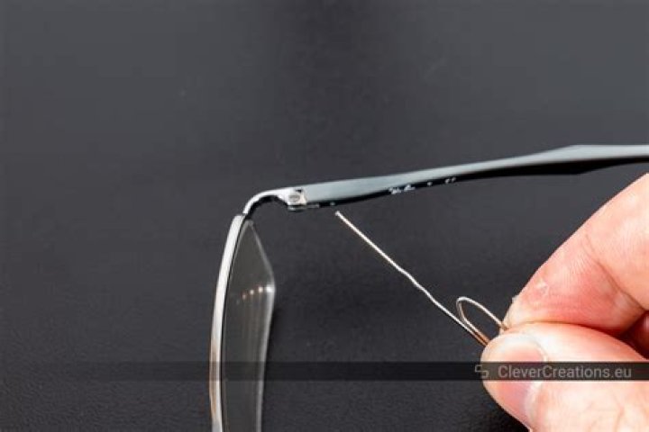 Question: How To Fix Spring Hinge Glasses