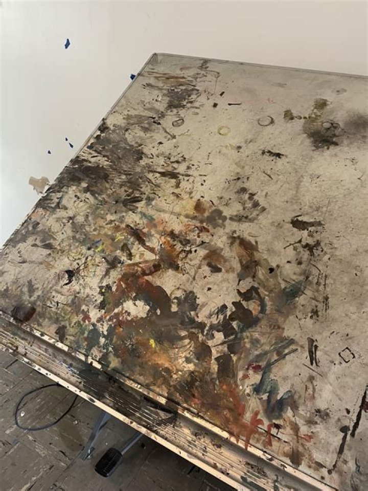 Mastering The Art Of Cleaning: How To Remove Dried Oil Paint From Glass Palette