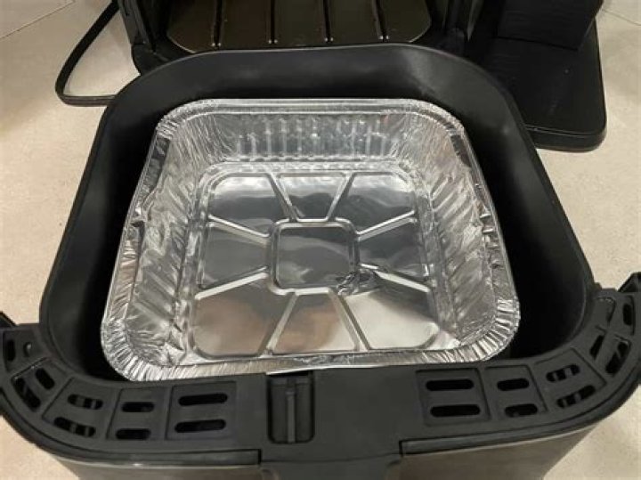 Quick Answer: Is It Safe To Put An Aluminum Pan In The Oven