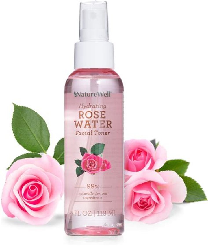 Jennifer Aniston’s Skincare Secret Is This Rosewater Mist