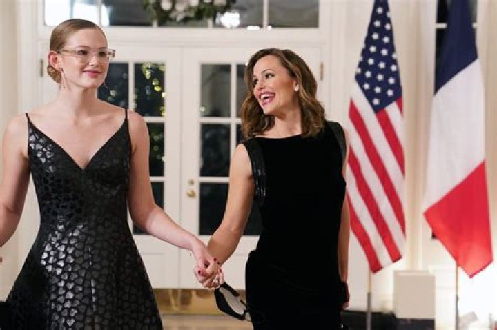 Jennifer Garner Makes Jaws Drop in a Cleavage-Baring Gown
