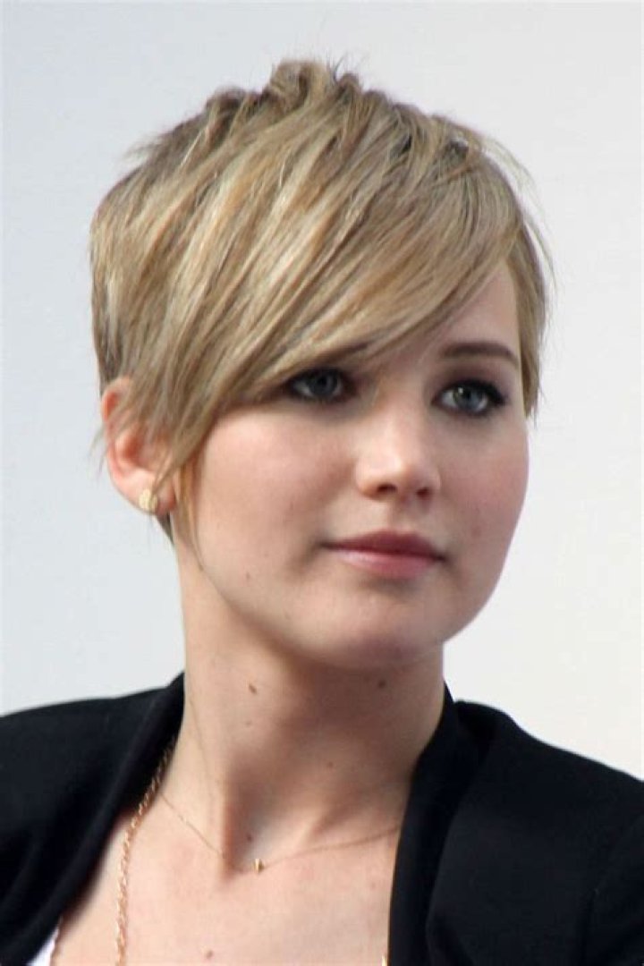 Jennifer Lawrence's Grown-Out Pixie Haircut Styling: Photos