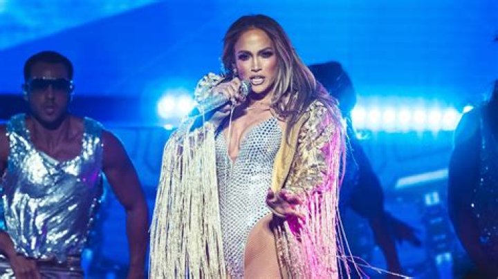Jennifer Lopez's Backup Dancer Suffers Wardrobe Malfunction at AMAs