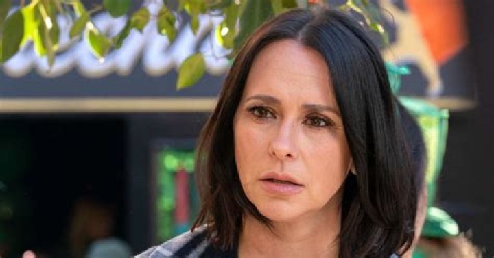Jennifer Love Hewitt Discusses Sharing Postpartum Journey on '9-1-1'