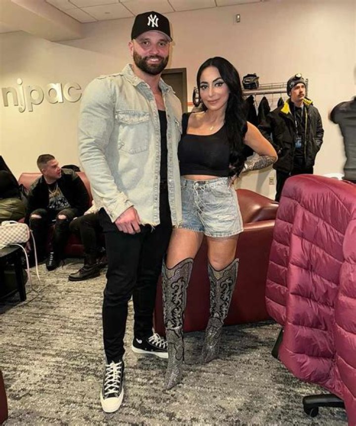 Jersey Shore's Angelina Pivarnick shares UNFILTERED pic & slams 'jerkoffs' who accuse her of photoshopping all her snaps