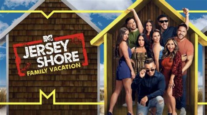 Jersey Shore’s Ronnie Gives Tour of the ‘Family Vacation’ House: Watch