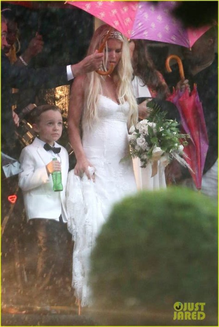 Jessica Simpson Wedding Dress Designer: Wore Carolina Herrera Gown