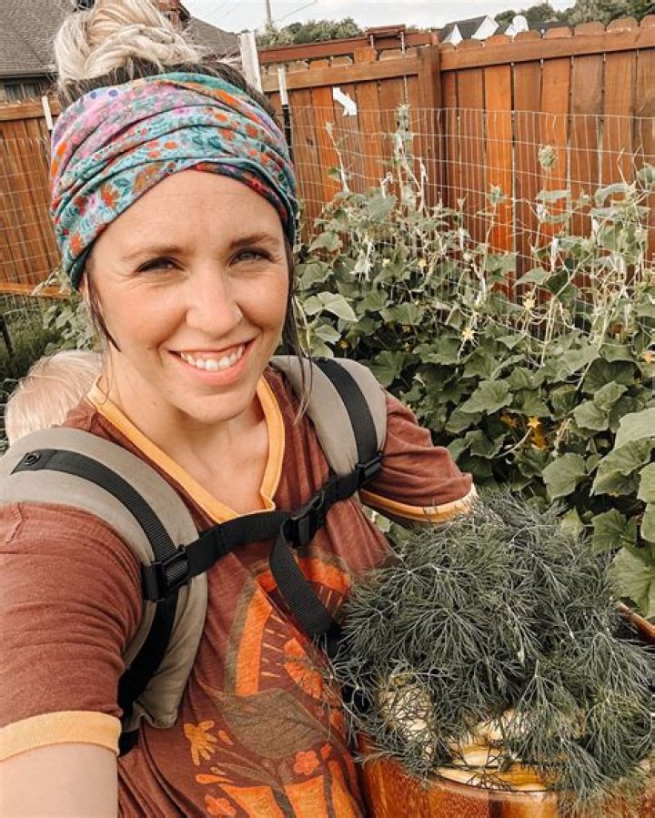 Jill Duggar shows off her long legs in short shorts as she breaks dad Jim Bob's dress code with cousin Amy in new video