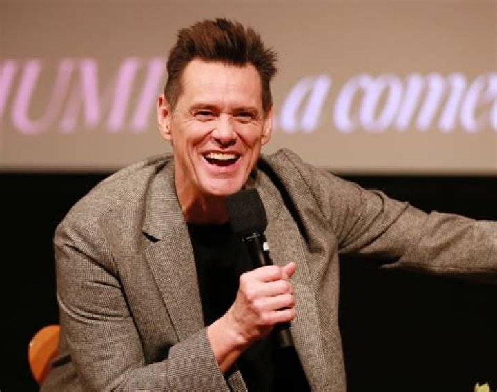 Jim Carrey, 61, sports dramatic new hairstyle while out to dinner with Seth Green and Jeffrey Ross