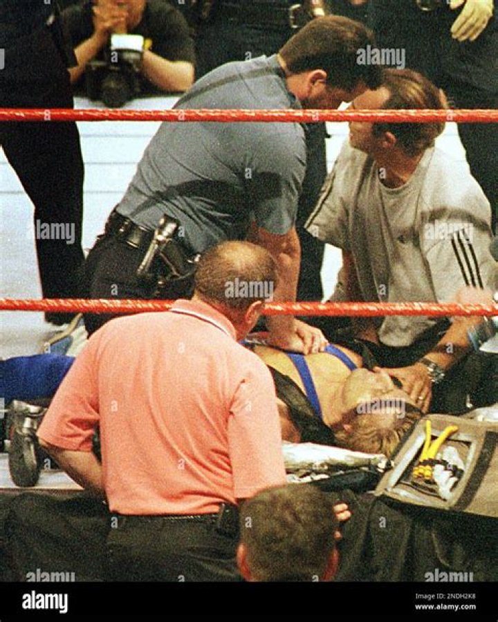 Jim Ross Recalls Kevin Dunn Ordering Him To Reveal Owen Hart’s Death