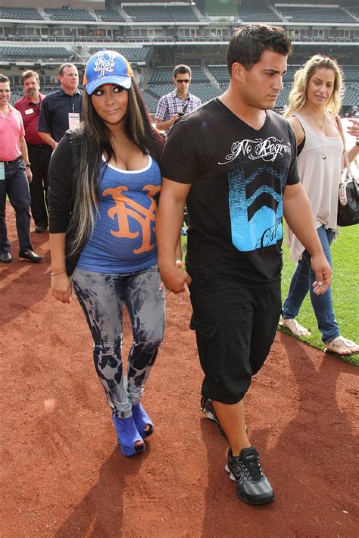 Jionni Lavalle is just eight inches taller than his 4 feet 8 inch wife Snooki