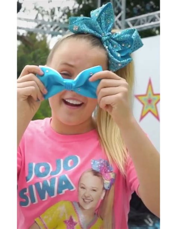 JoJo Siwa Shows TikTok Fans How to Use Her Bow Maker Kit: Watch
