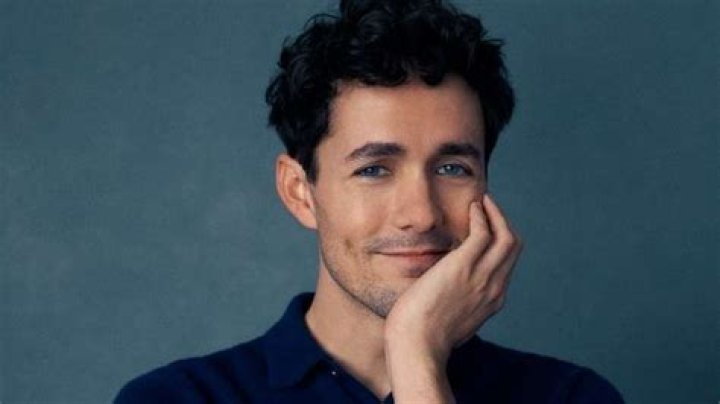 Jonah Hauer-King Net Worth, Age, Wiki, Biography, Relationship, Wife, Dating, Ethnicity, Height & Facts