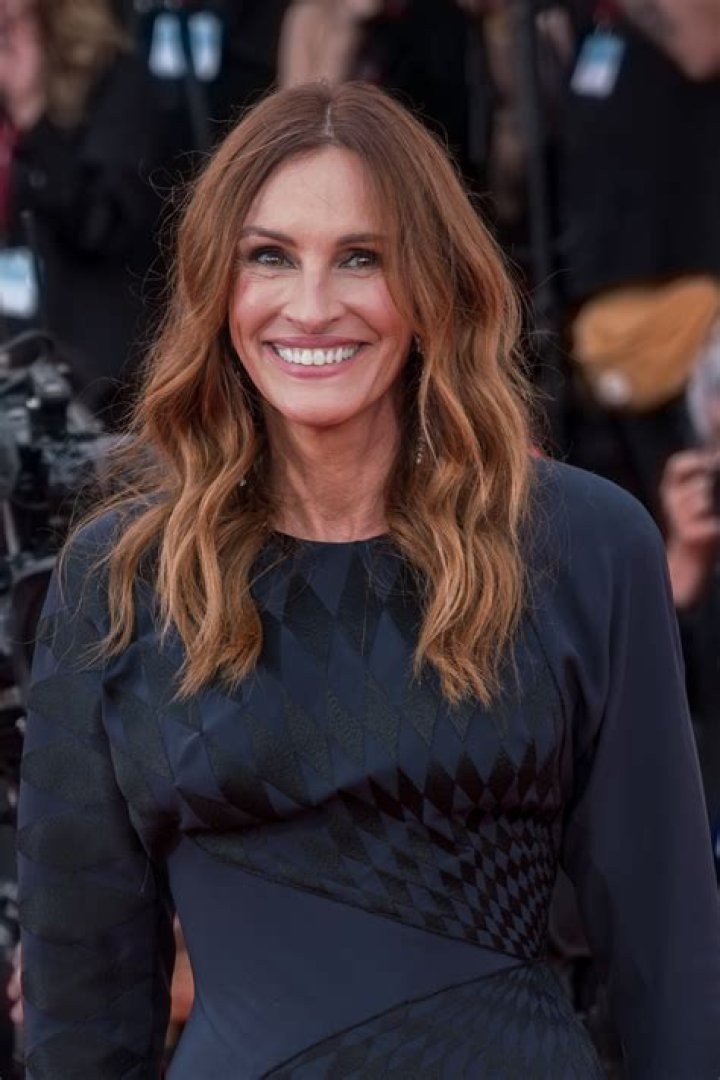 Julia Roberts Explains Why She Went Barefoot at Cannes 2016