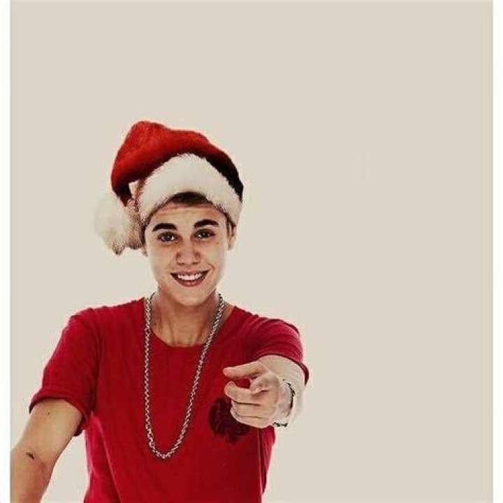 Justin Bieber In A Christmas Hat: Spreading Holiday Cheer