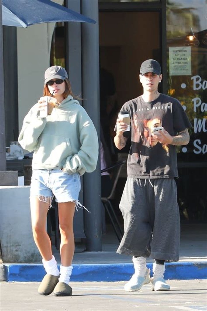 Justin Bieber Spotted at Ex Selena Gomez's Home
