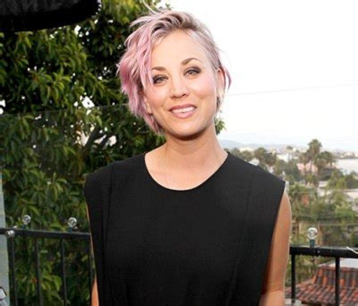 Kaley Cuoco Bares Flat Abs, Bikini Body in "Swim-Suit Pant"