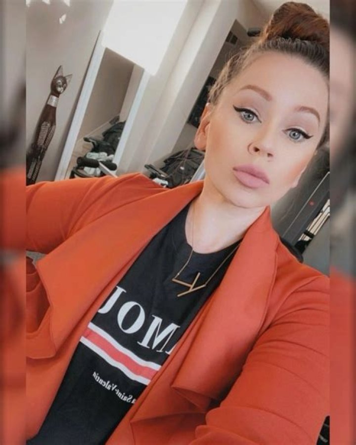 Who is Kali Muscle's wife Helena Kirkendall?