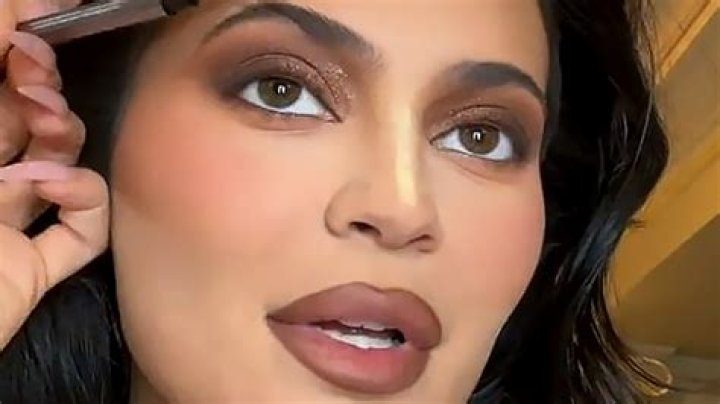 Kardashian fans think Kylie Jenner will fire makeup artists after they're caught 'insulting' star in awkward video