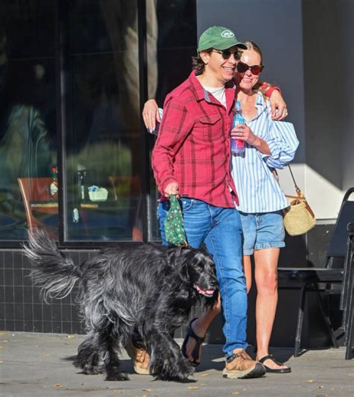 Kate Bosworth and Justin Long Kiss While Walking Their Dog