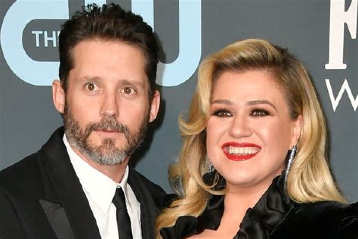 Kelly Clarkson admits she suffers from ‘major abandonment issues’ after divorce from husband Brandon Blackstock – The US Sun