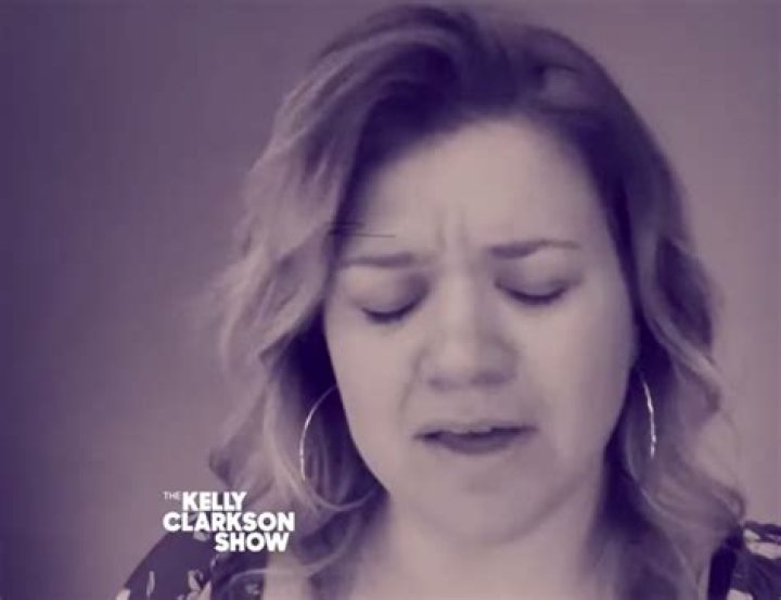 Kelly Clarkson looks heartbroken as she sings Etta James’ breakup classic I’d Rather Go Blind amid her divorce – The US Sun
