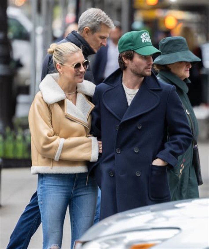 Kelsea Ballerini Kisses Chase Stokes Before 'SNL' Debut: Photos