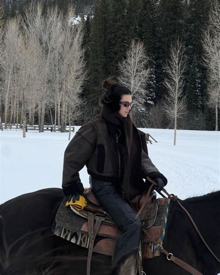 Kendall Jenner Rocks Leather to Horseback Ride in the Snow: Pics