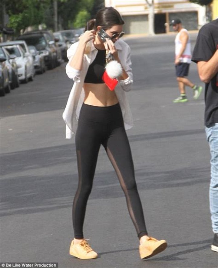 Kendall Jenner Shows Off Abs at Gym After Beach Vacation