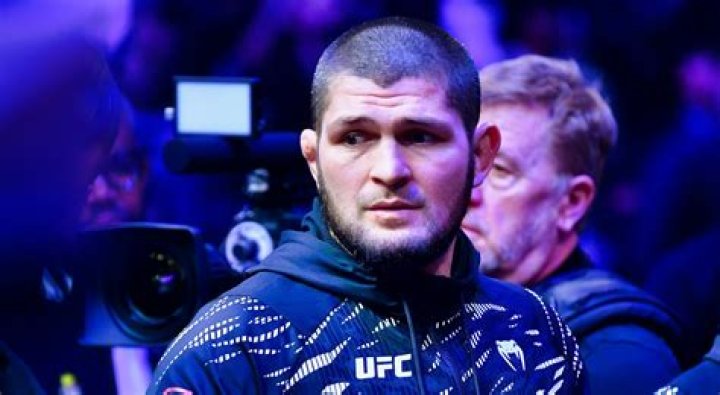 Khabib Nurmagomedov illegally STREAMS UFC event right in front of boss Dana White leaving fans in hysterics