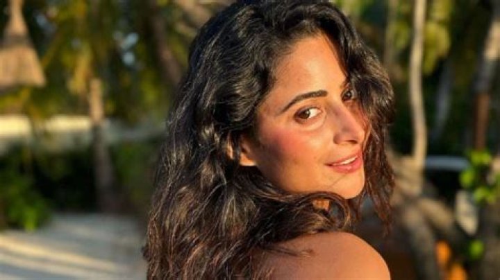 Aishwarya Sharma becomes FIRST finalist, wins Ticket to Finale – India TV