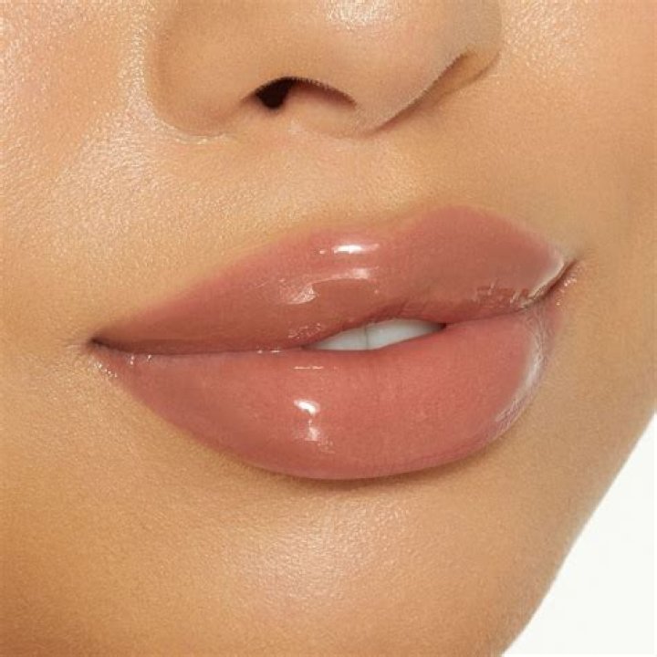 The Kylie Jenner Green Lipgloss Has TikTok Obsessed – Here's Why