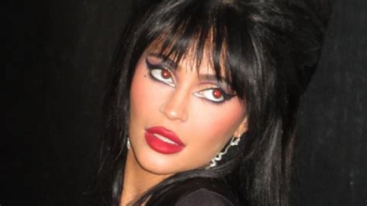 Kylie Jenner's Elvira Costume: A Spooky Style Icon