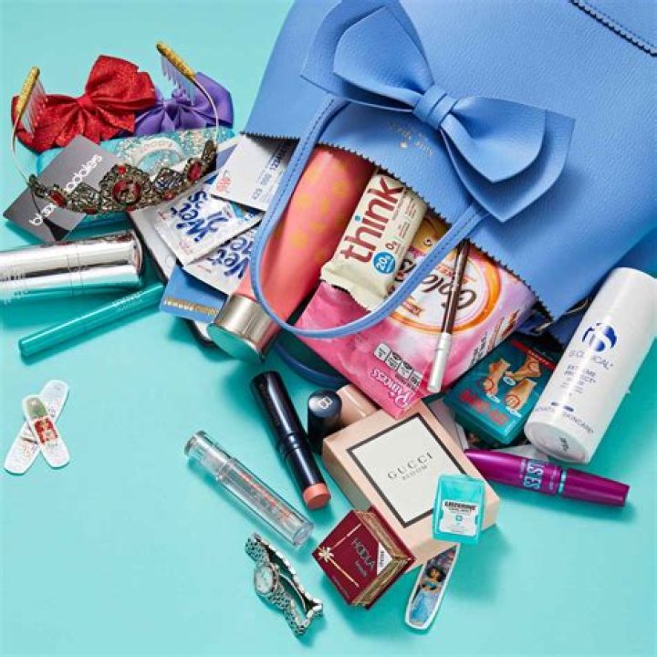 Lacey Chabert: What’s in My Bag?