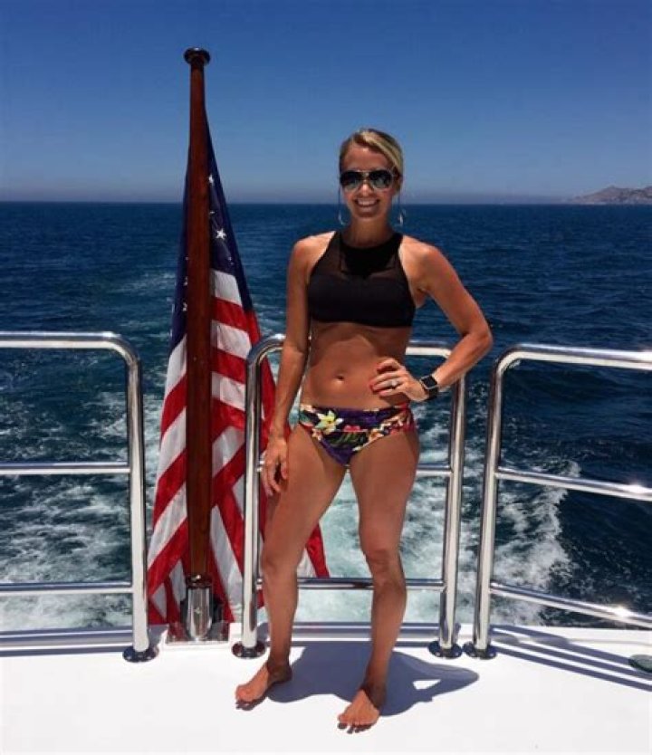 Lainey Wilson Bikini: Celebrating Confidence And Body Positivity