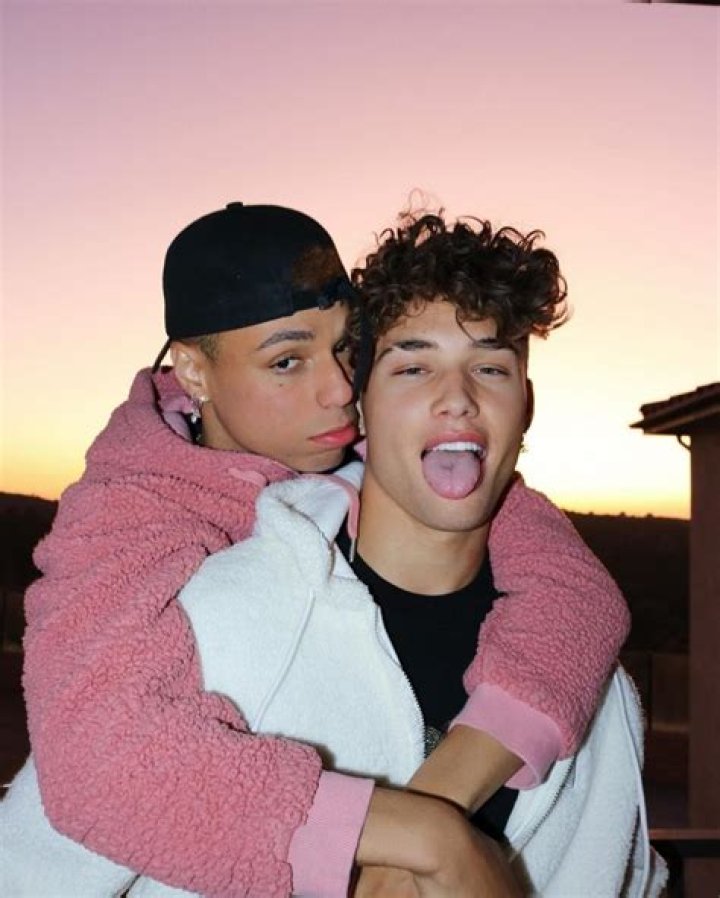 Unveiling Larray's Relationship: Who Is His Boyfriend In 2023?