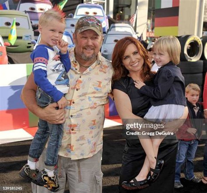 Who is Larry the Cable Guy's wife, Cara Whitney?