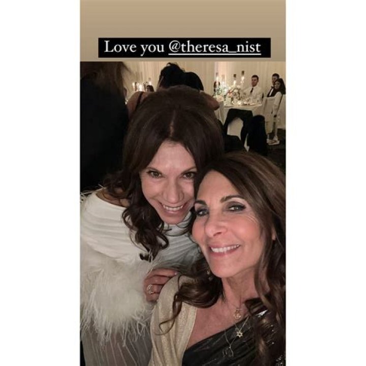 Leslie Fhima Snaps Selfie With Theresa Nist at 'The Golden Wedding'