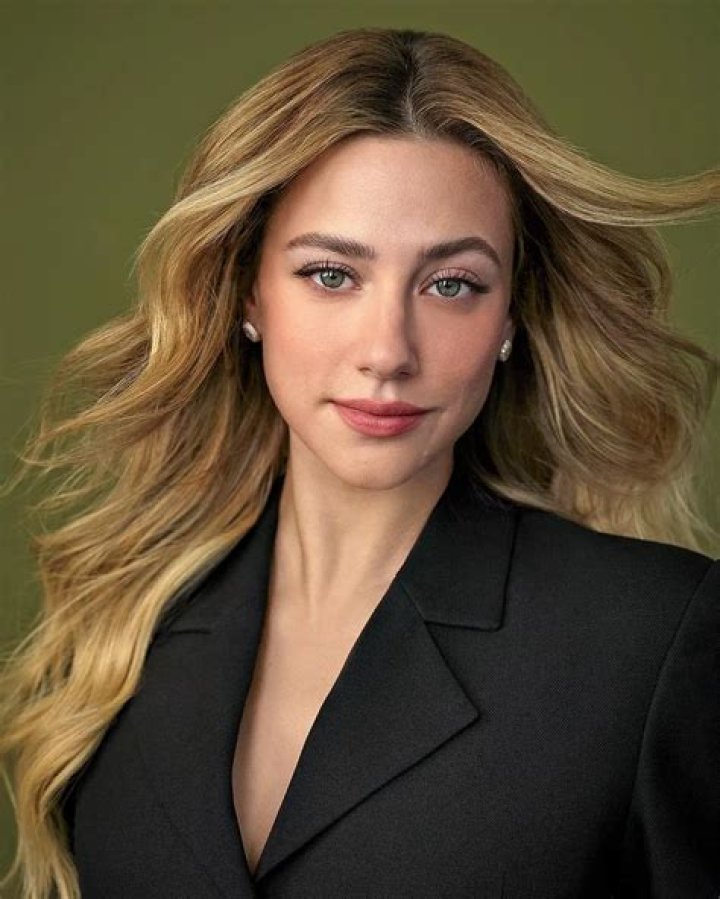 Lili Reinhart Ethnicity, Nationality, Race, Family, Body measurements, career