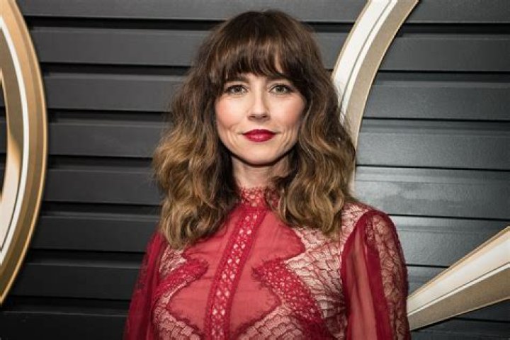 Linda Cardellini: A Deep Dive Into The Life And Career Of A Versatile Actress