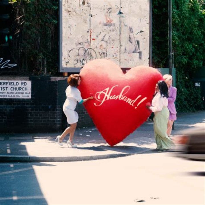 Exploring The Controversy Surrounding Lisa Raye's Husband: Is He Gay?