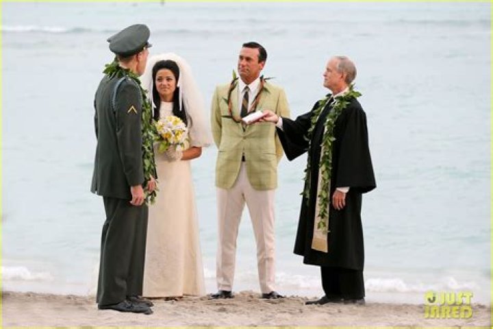 Mad Men Stars Jon Hamm, Jessica Pare Show Off Beach Bods in Hawaii